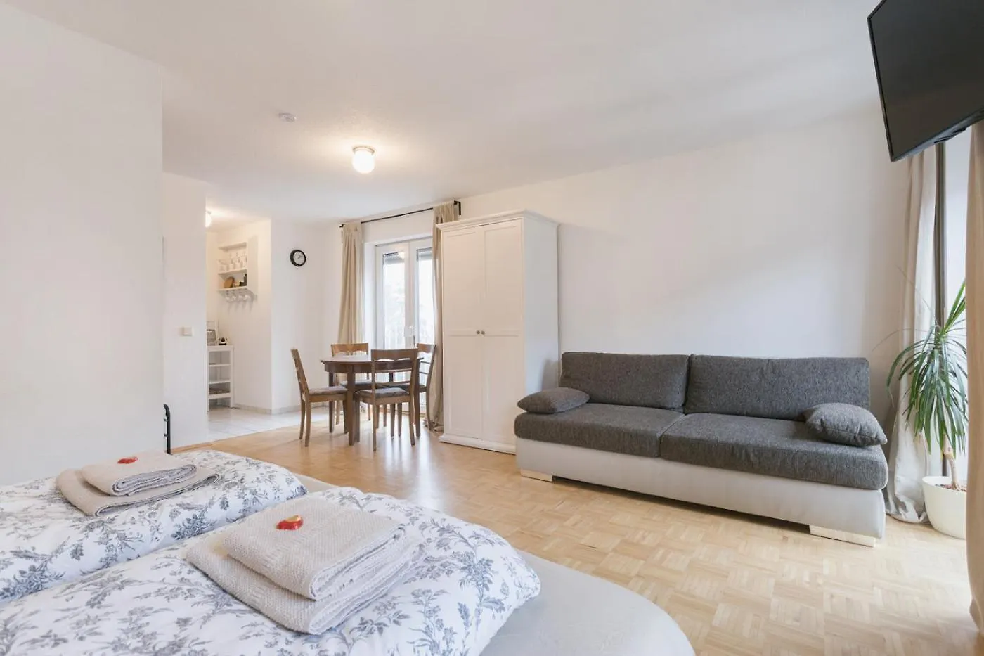 Lichtdurchflutetes Appartement Im Hechtviertel Dresde 0*,  Alemania